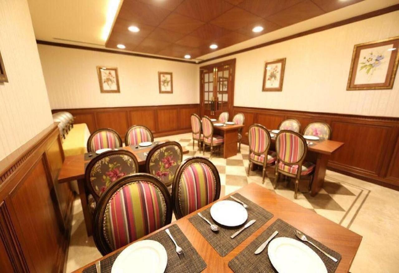 Clark International Hotel Deli Exterior foto
